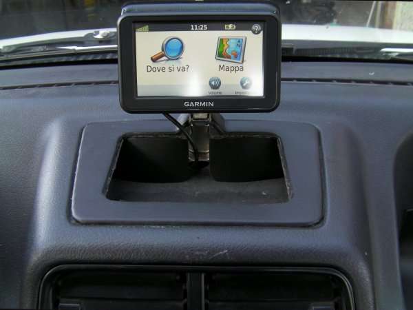 navigatore satellitare su suzuki vitara jlx