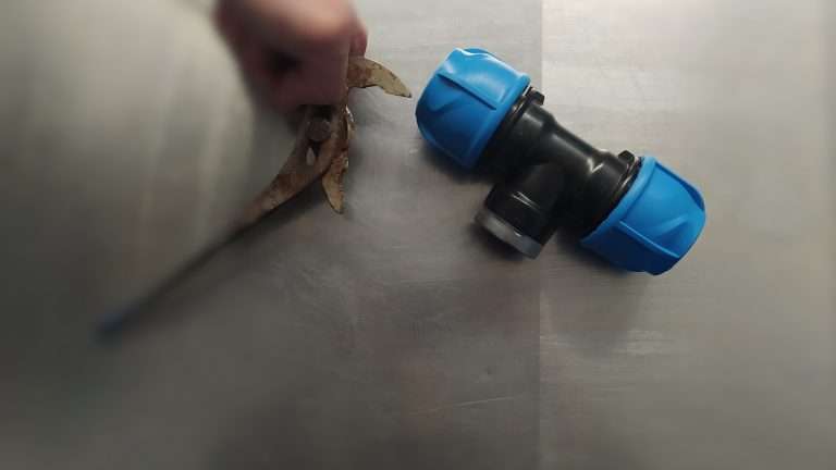 Chiave per raccordi a compressione