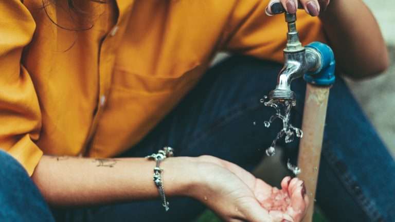 Chiudi apri, avvita svita