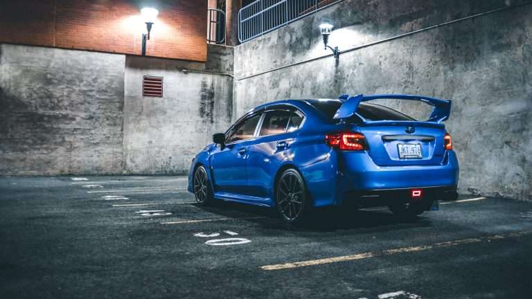 Montaggio di uno spoiler posteriore