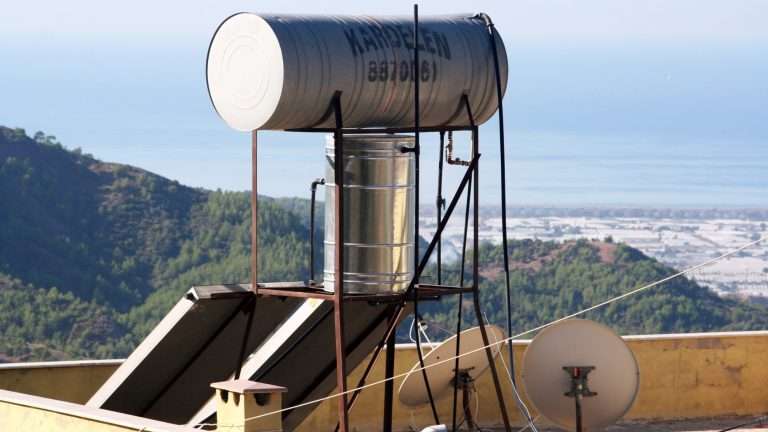 Come costruire un pannello solare per produzione di acqua calda