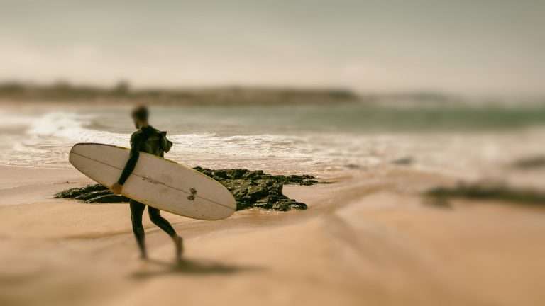 Una motosurf a propulsione ibrida