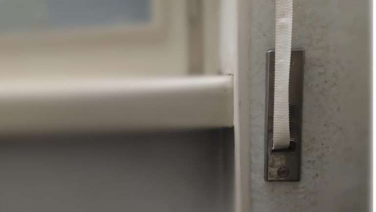 Sostituire la cinghia ad una tapparella