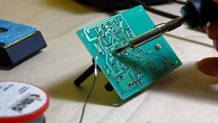 Saldatura sopra un circuito stampato