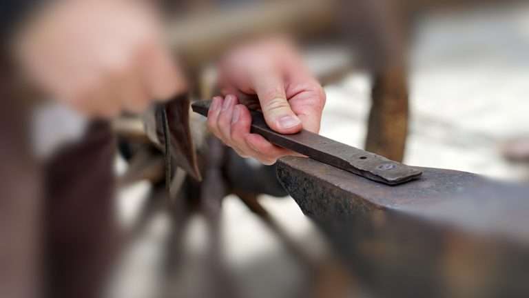 Lavorazione manuale dei pezzi