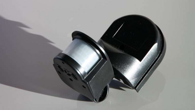 Interruttore infrarosso crepuscolare PIR