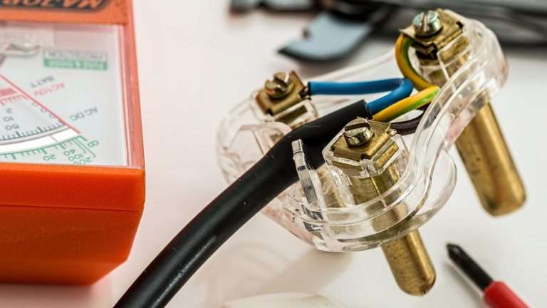 Collegare una spina elettrica