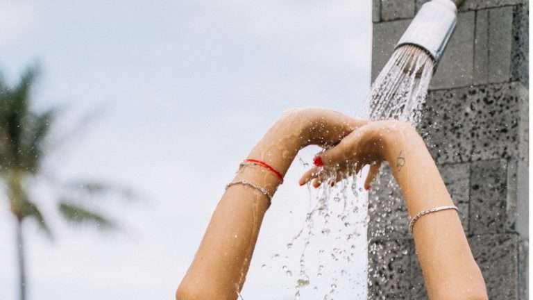 Doccia solare per piscina e giardino