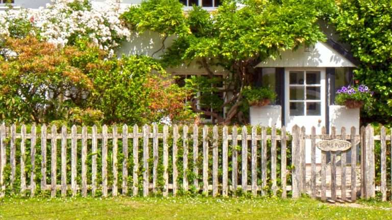Staccionata per giardino in legno composito