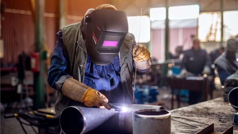 Maschera per saldatura con schermo autoscurante a soli 25€