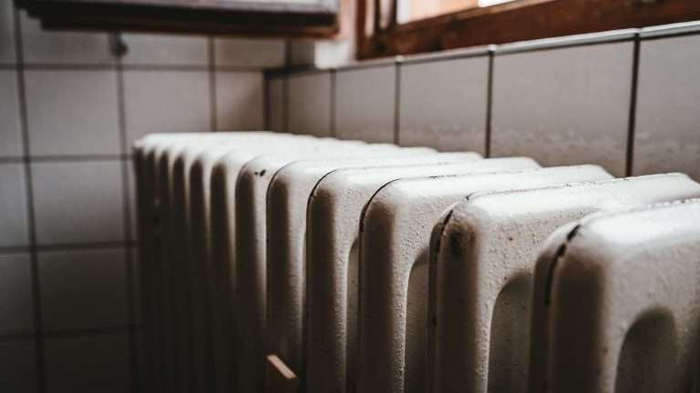 Come si elimina l'aria dai termosifoni?