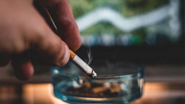 Puzza di fumo in casa: come risolvere con rimedi naturali e non
