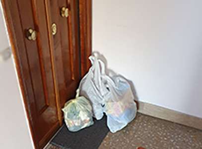 spazzatura sul pianerottolo