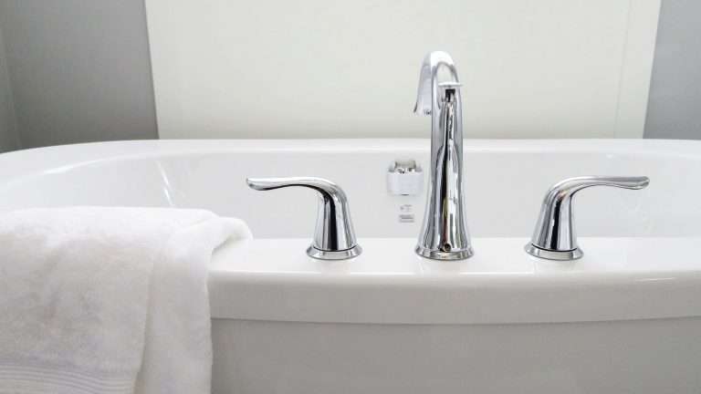 Tipi di rubinetti bagno (stile e caratteristiche): guida alla scelta