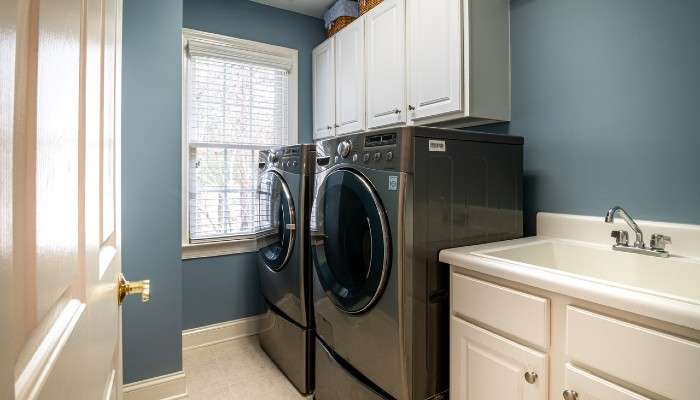 lavanderia nel ripostiglio