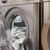 Pulire la lavatrice (fai da te): prodotti e consigli per disinfettare