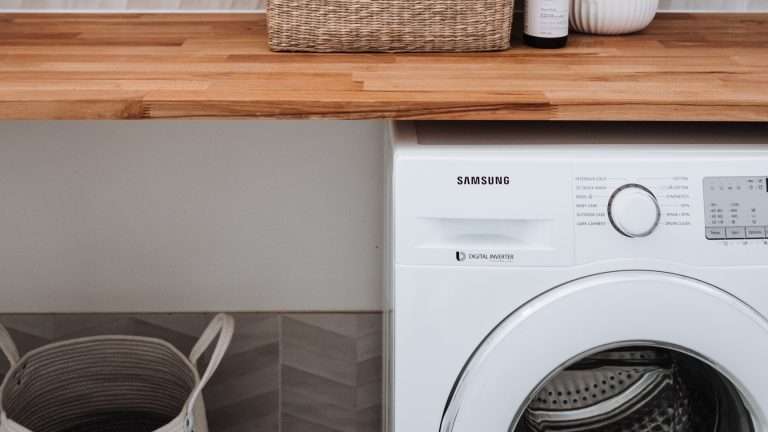 Lavanderia in poco spazio: idee su come arredarla