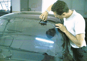 taglio pellicola vetri scuri auto taglio pellicola vetri scuri