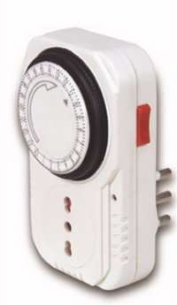 interruttore orario elettromeccanico con spina