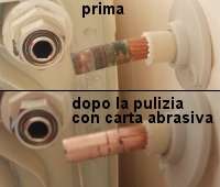 pulizia tubo rame con carta abrasiva