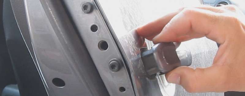 come smontare la maniglia della portiera della golf plus